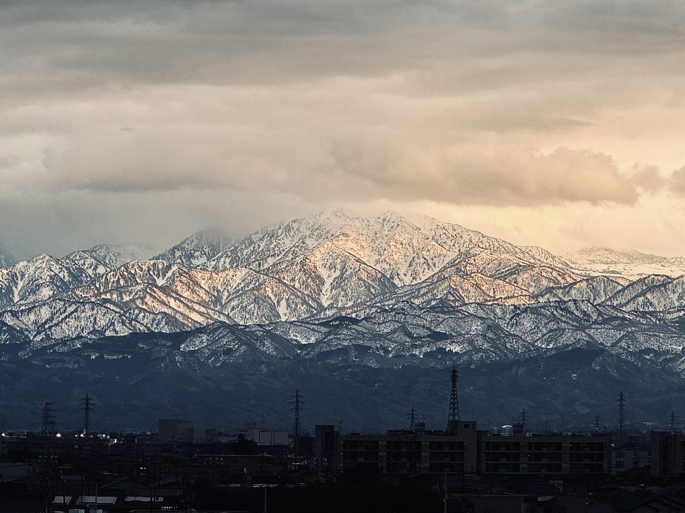 日本立山山脈夕陽金頂